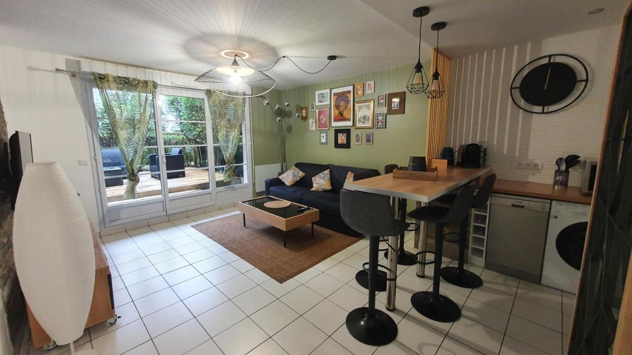 Apartment Disneyland Experience !! *